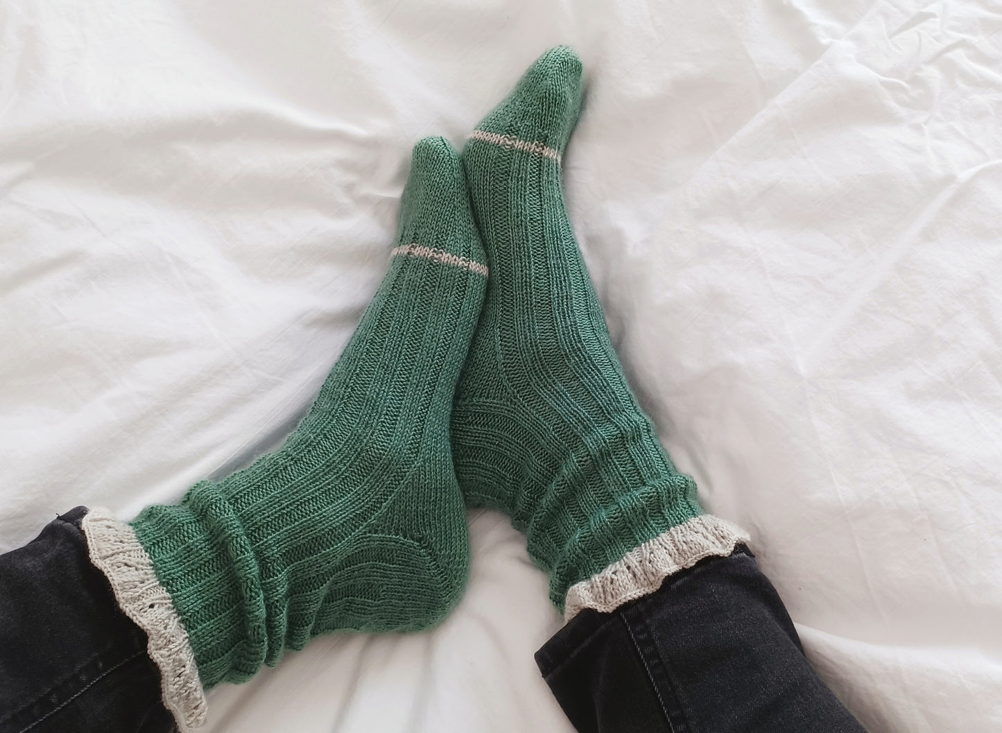 Cute knitted socks pattern PDF + Photos + Videos