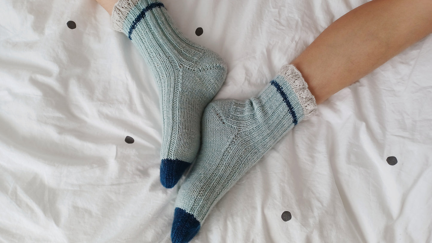 Cute knitted socks pattern PDF + Photos + Videos