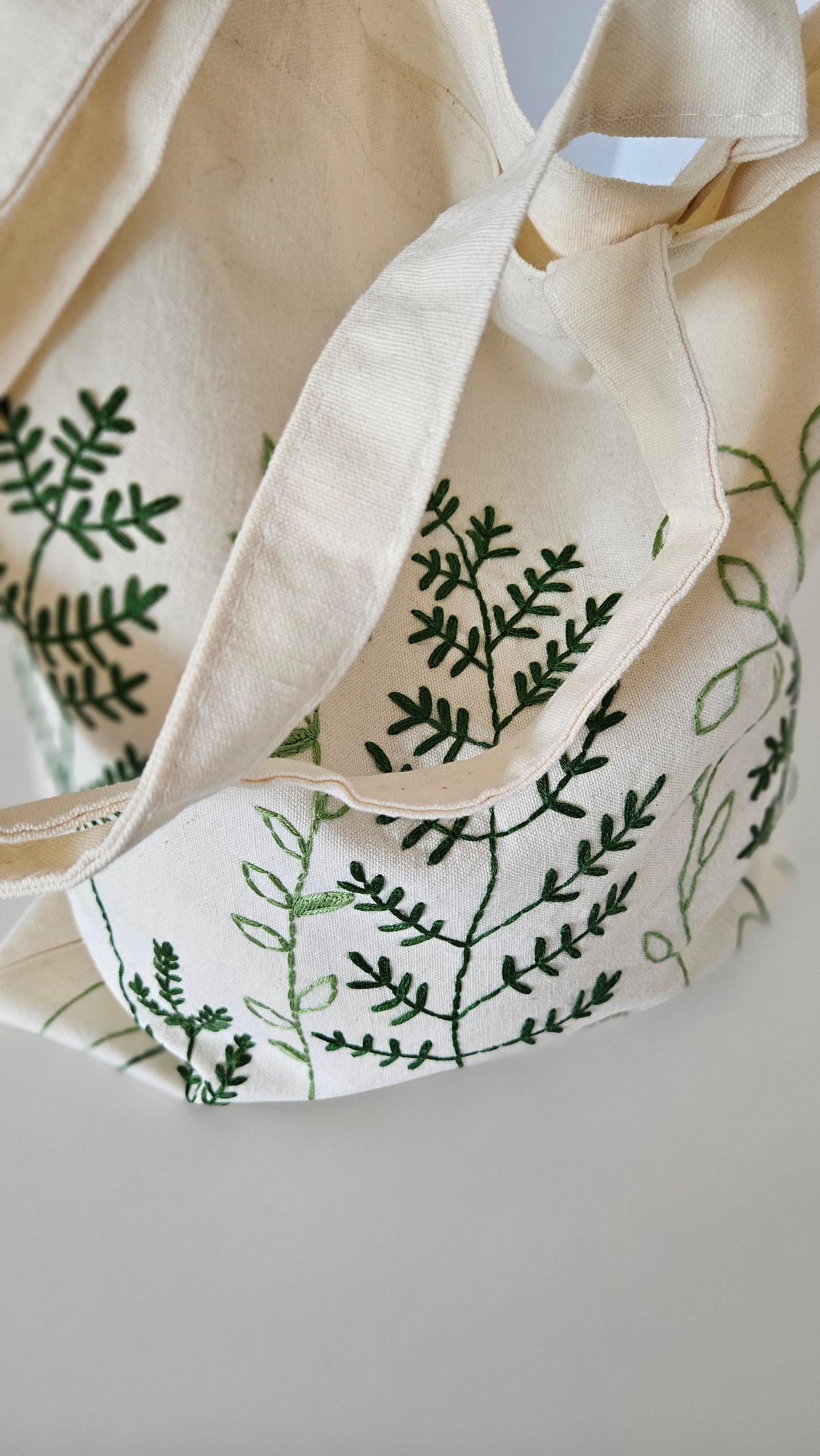 Embroidered shopping bag