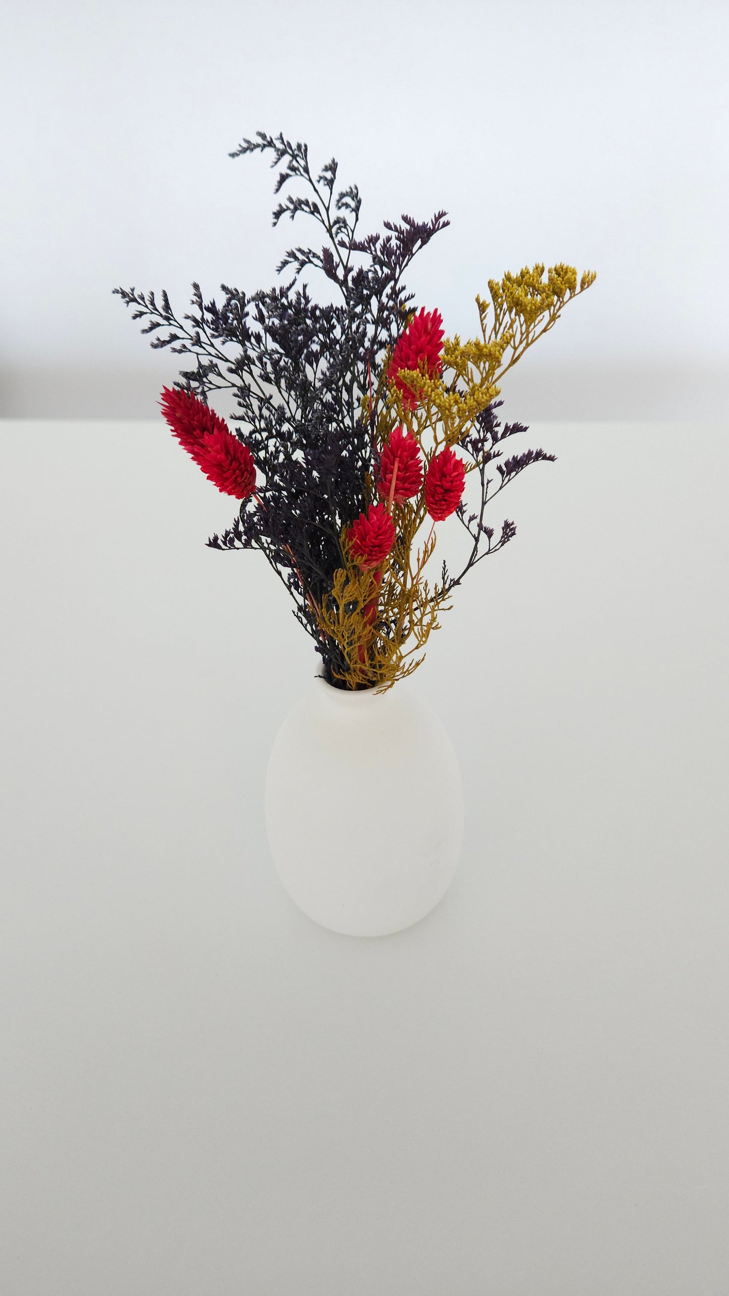 Vase with dried flowers